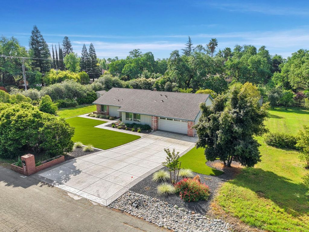 8460 Bonita Downs Dr, Fair Oaks, CA 95628