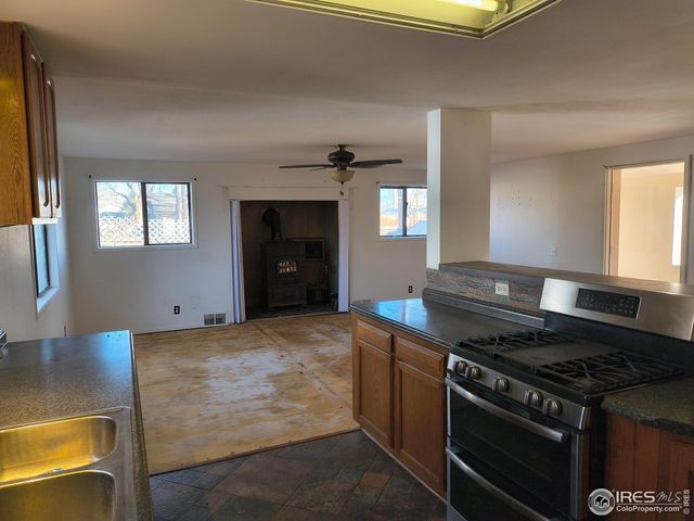 418 Willow Dr, Lochbuie, CO 80603