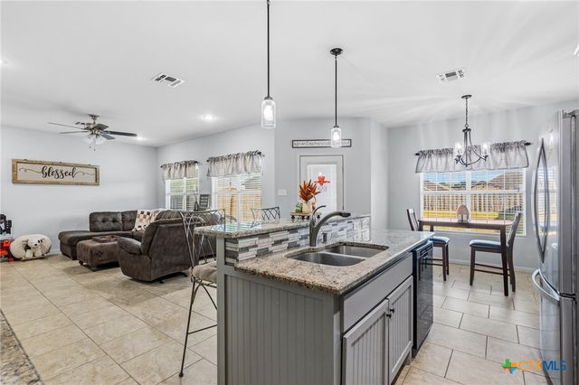 711 Mason Circle, Victoria, TX 77904