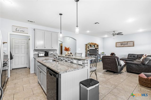 711 Mason Circle, Victoria, TX 77904