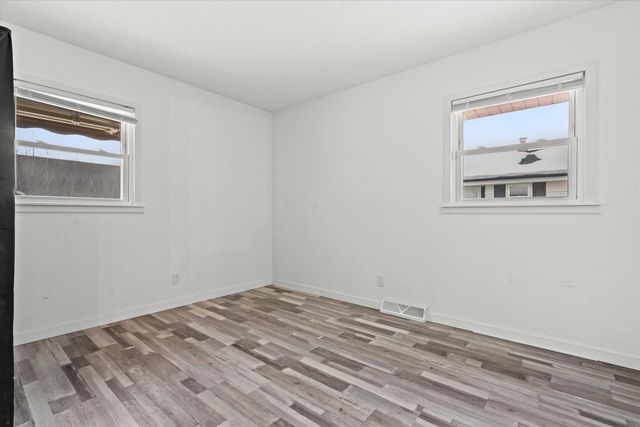 5325 W Allerton AVENUE, Milwaukee, WI 53220