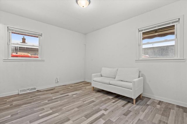 5325 W Allerton AVENUE, Milwaukee, WI 53220