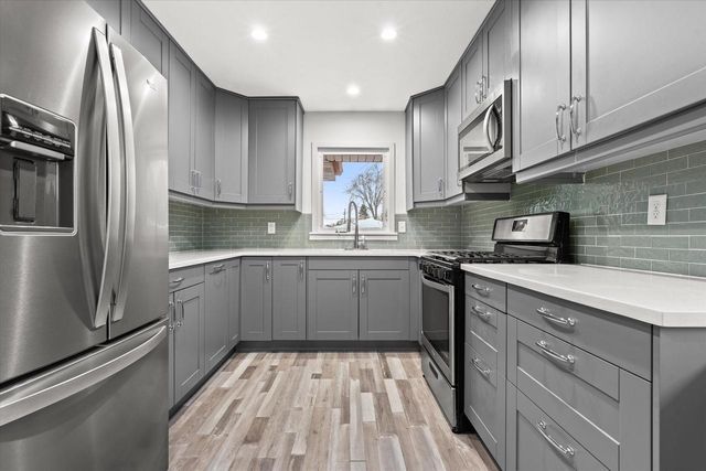 5325 W Allerton AVENUE, Milwaukee, WI 53220