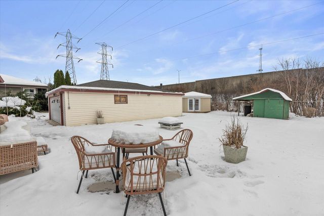 5325 W Allerton AVENUE, Milwaukee, WI 53220