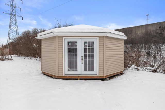 5325 W Allerton AVENUE, Milwaukee, WI 53220