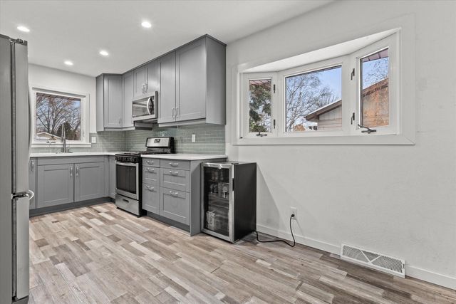 5325 W Allerton AVENUE, Milwaukee, WI 53220