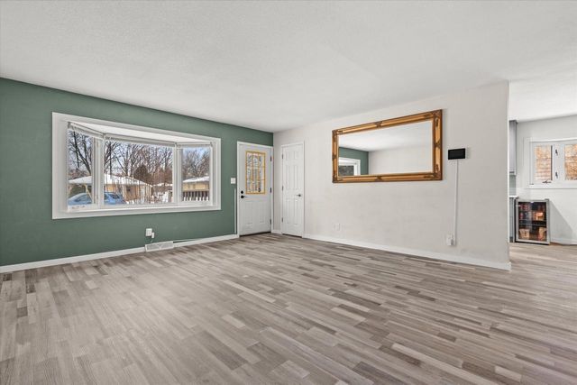 5325 W Allerton AVENUE, Milwaukee, WI 53220