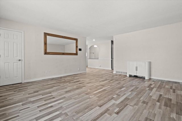 5325 W Allerton AVENUE, Milwaukee, WI 53220