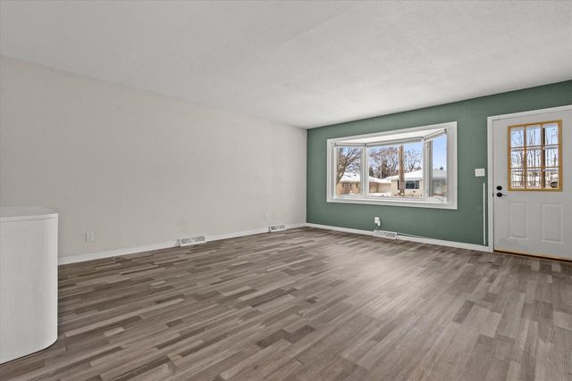 5325 W Allerton AVENUE, Milwaukee, WI 53220