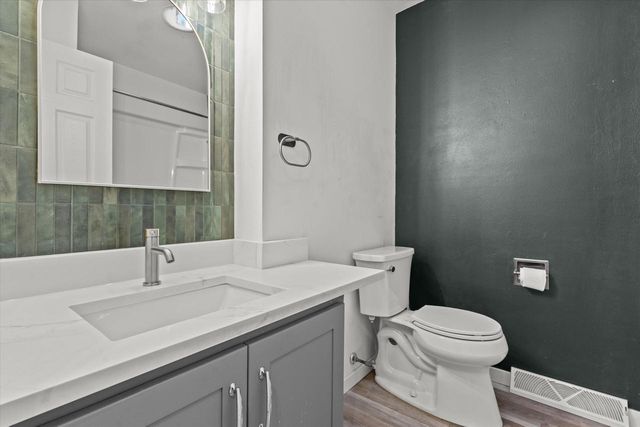 5325 W Allerton AVENUE, Milwaukee, WI 53220