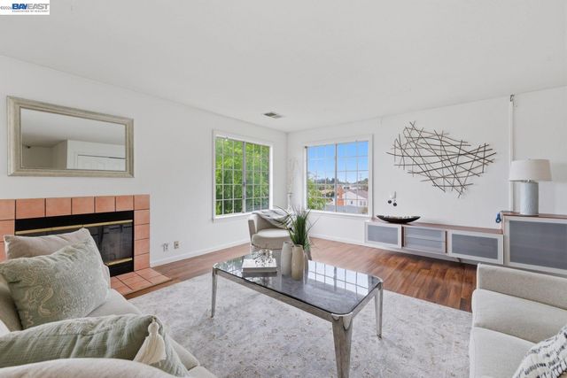 1019 Central Blvd, Hayward, CA 94542