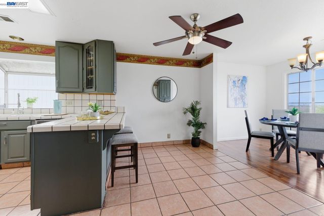 1019 Central Blvd, Hayward, CA 94542