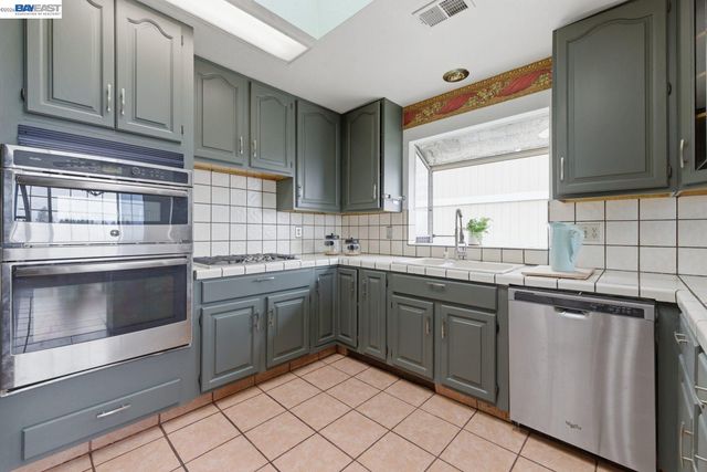 1019 Central Blvd, Hayward, CA 94542