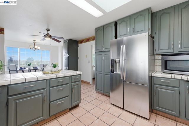 1019 Central Blvd, Hayward, CA 94542