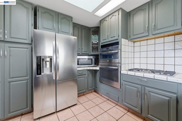 1019 Central Blvd, Hayward, CA 94542