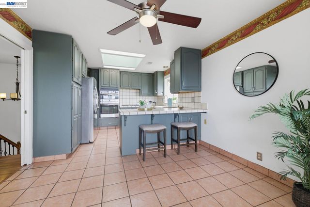1019 Central Blvd, Hayward, CA 94542