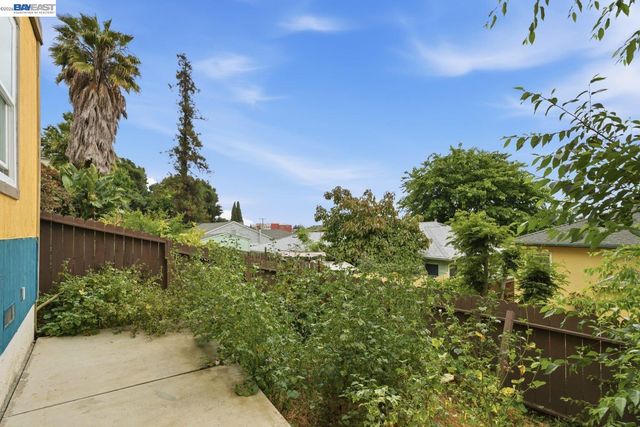 1019 Central Blvd, Hayward, CA 94542