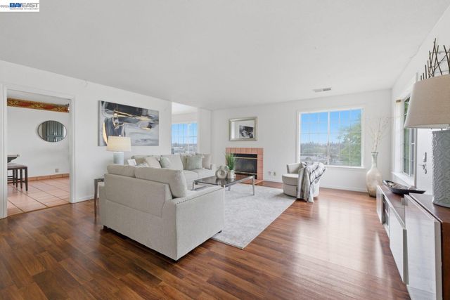 1019 Central Blvd, Hayward, CA 94542