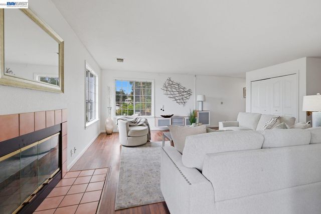 1019 Central Blvd, Hayward, CA 94542