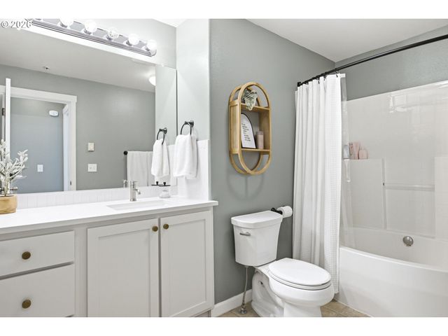 14830 Sw SANDHILL Loop 203, Beaverton, OR 97007