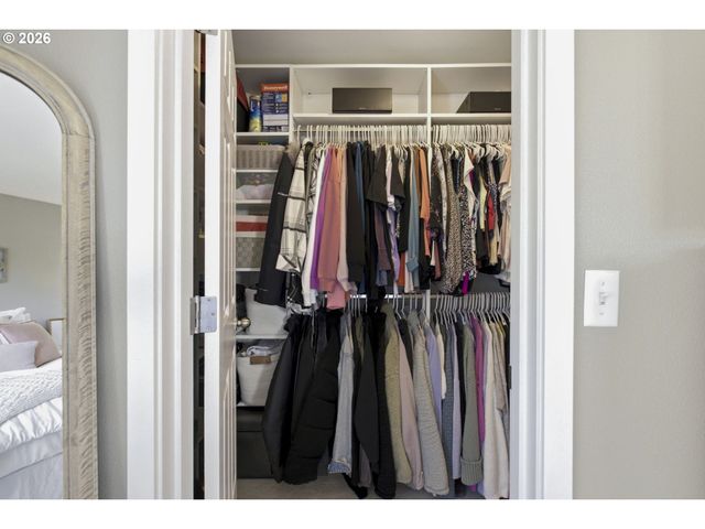 14830 Sw SANDHILL Loop 203, Beaverton, OR 97007