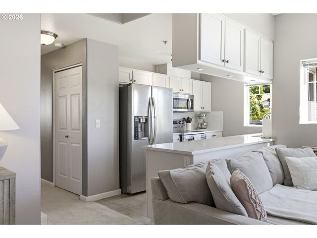 14830 Sw SANDHILL Loop 203, Beaverton, OR 97007