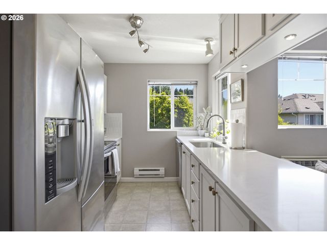 14830 Sw SANDHILL Loop 203, Beaverton, OR 97007