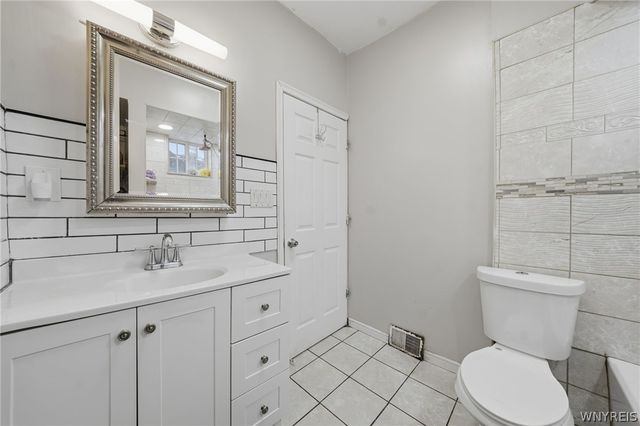 24 Pearl Avenue, Lackawanna, NY 14218