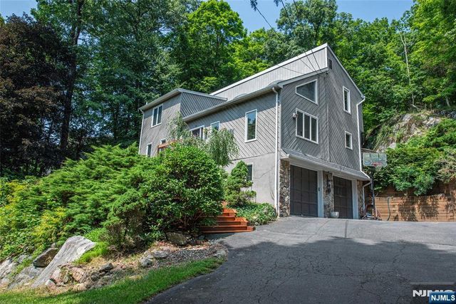 57 Magee Road, Ringwood, NJ 07456