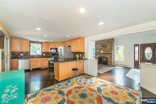 57 Magee Road, Ringwood, NJ 07456