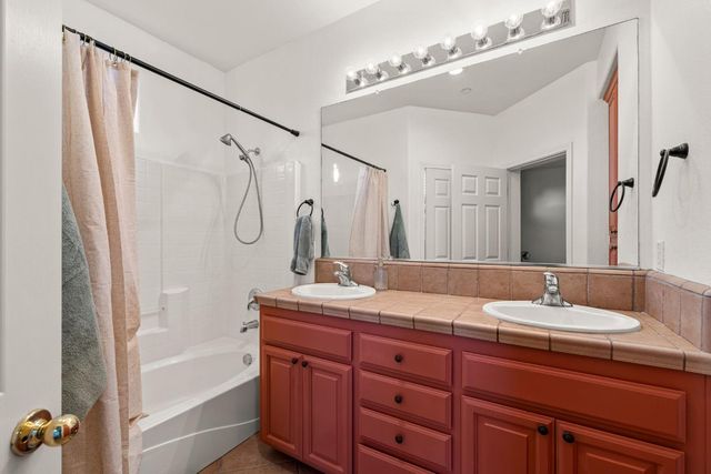 262 Phoenix Cir, Lincoln, CA 95648