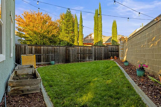 262 Phoenix Cir, Lincoln, CA 95648