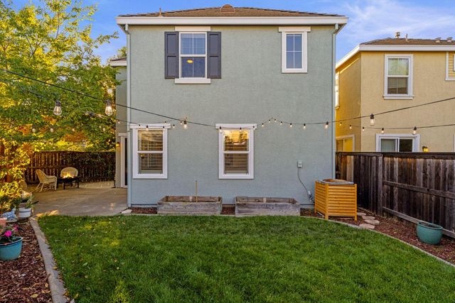 262 Phoenix Cir, Lincoln, CA 95648