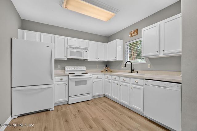 1800 THE GREENS Way 1006, Jacksonville Beach, FL 32250
