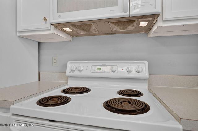 1800 THE GREENS Way 1006, Jacksonville Beach, FL 32250