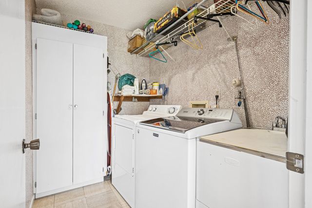 5104 Pineview Circle, Delray Beach, FL 33445