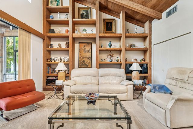 5104 Pineview Circle, Delray Beach, FL 33445