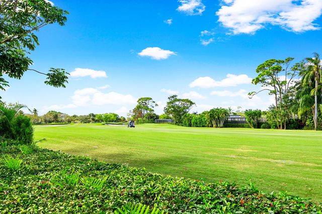 5104 Pineview Circle, Delray Beach, FL 33445