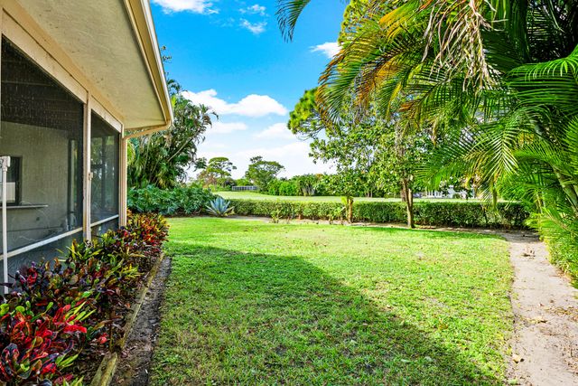 5104 Pineview Circle, Delray Beach, FL 33445