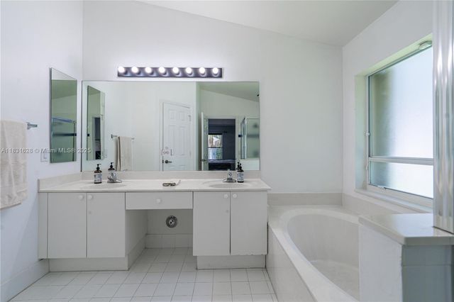 1122 NW 143rd Ave, Pembroke Pines, FL 33028