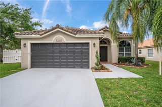 1122 NW 143rd Ave, Pembroke Pines, FL 33028