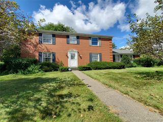 8276 Appleway Drive, Grand Blanc, MI 48439