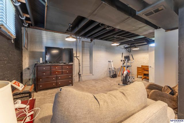 2624 N 67th Street, Omaha, NE 68104