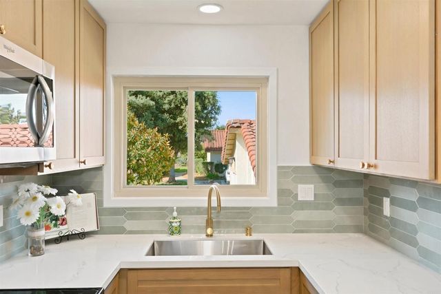 1976 Fairlee Drive, Encinitas, CA 92024