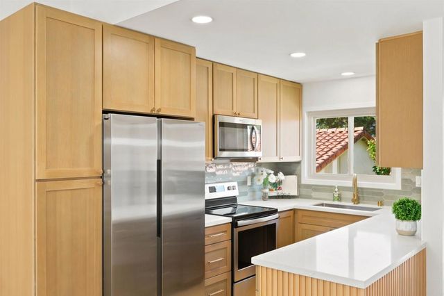 1976 Fairlee Drive, Encinitas, CA 92024