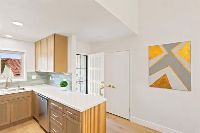 1976 Fairlee Drive, Encinitas, CA 92024