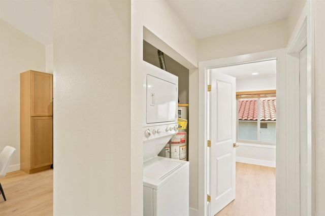 1976 Fairlee Drive, Encinitas, CA 92024