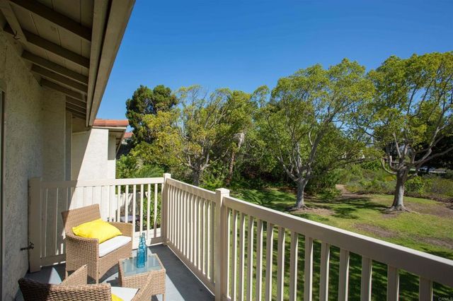 1976 Fairlee Drive, Encinitas, CA 92024