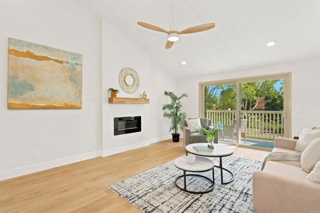 1976 Fairlee Drive, Encinitas, CA 92024
