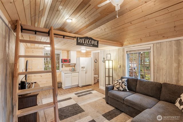 21 N Buckhorn Court, Hoodsport, WA 98548